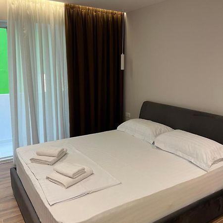 Tirana Central Stay Esterno foto