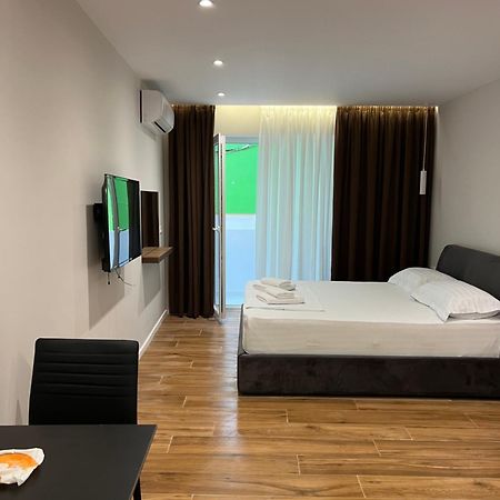 Tirana Central Stay Esterno foto