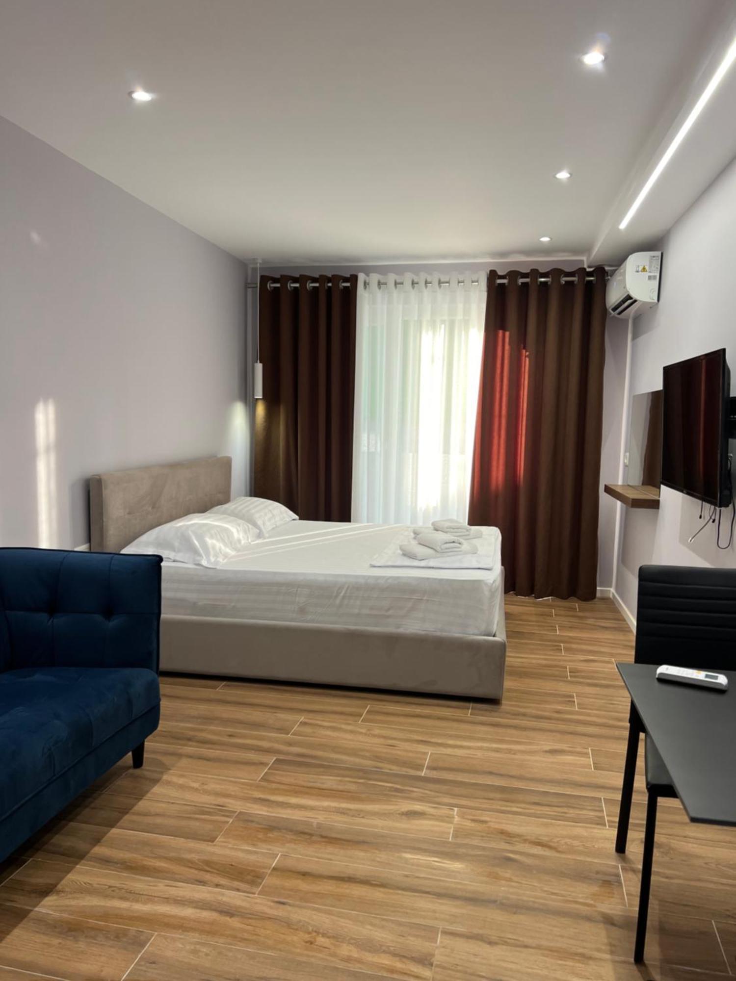 Tirana Central Stay Esterno foto