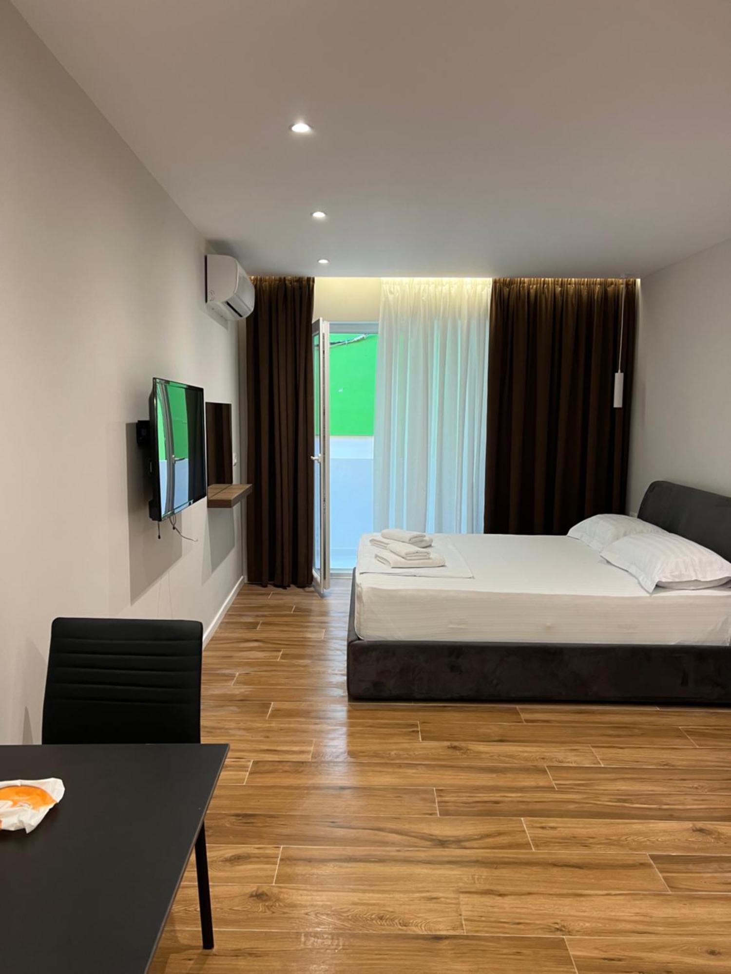 Tirana Central Stay Esterno foto